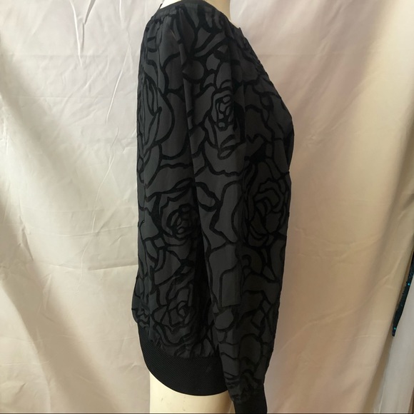 Fabletics Lola black rose top sweatshirt - Picture 3 of 11